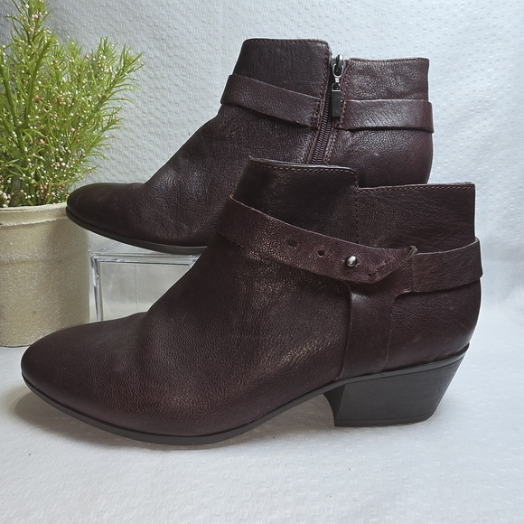 CLARKS COLLECTIONS BROWN LEATHER BOOTIES LIKE NEW WOMENS SIZE 8.5 - Picture 2 of 8